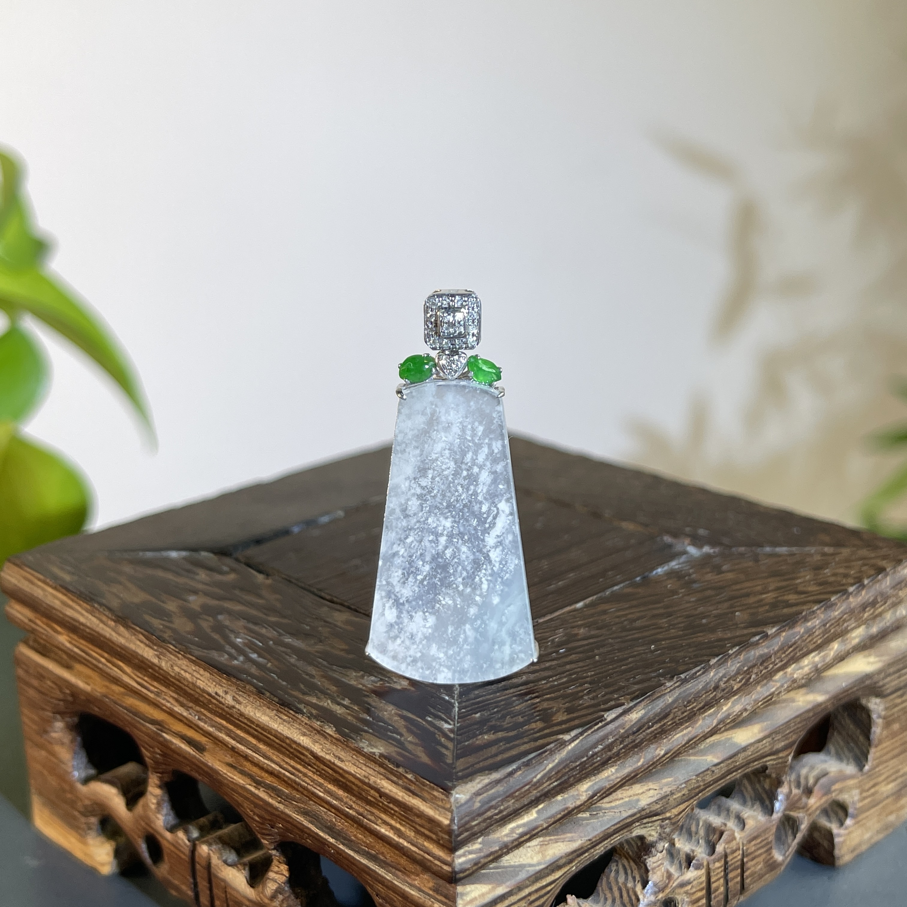 JCA27-200  天然缅甸A货翡翠 18K含钻镶嵌无事牌