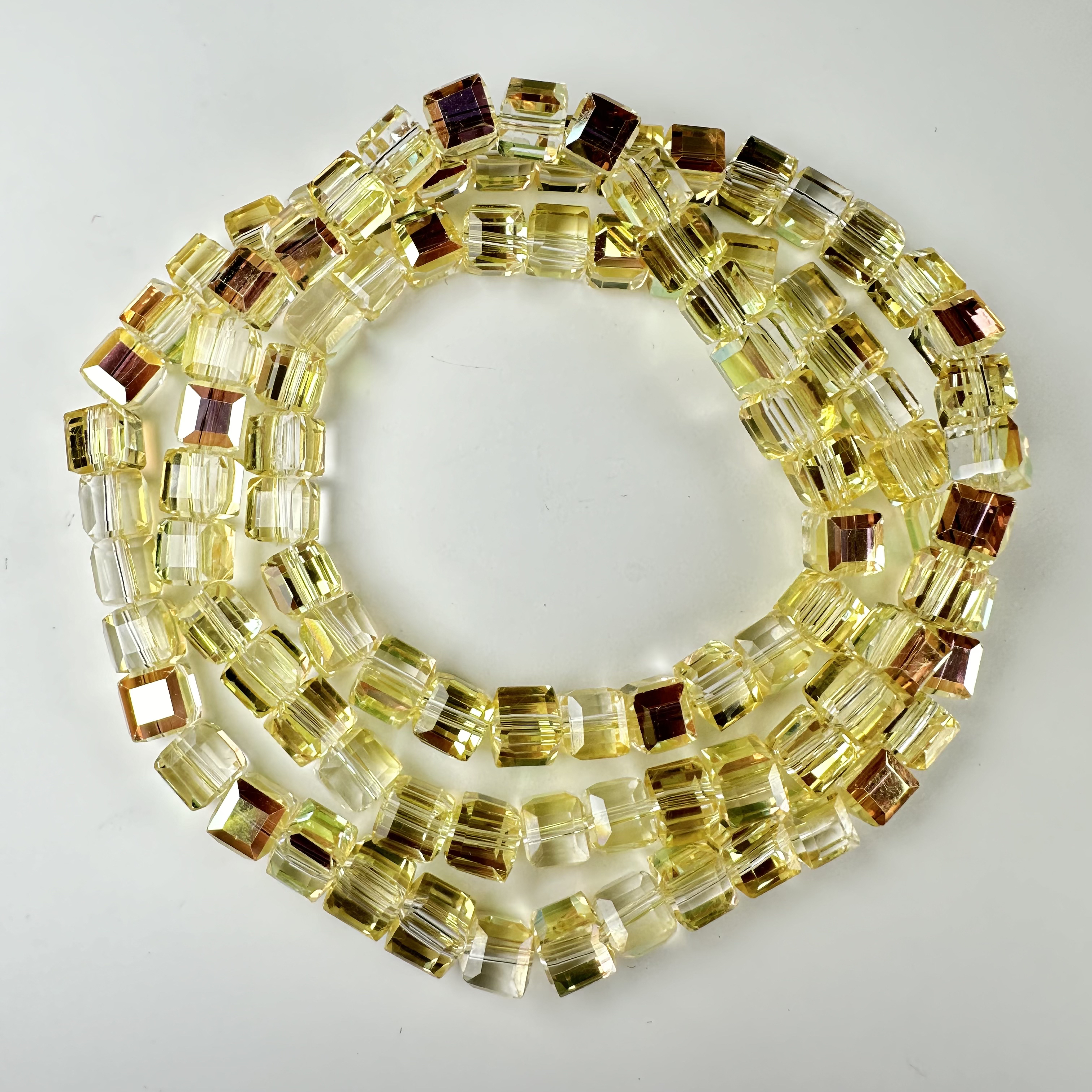 W013轻奢水晶项链 多样性发其一