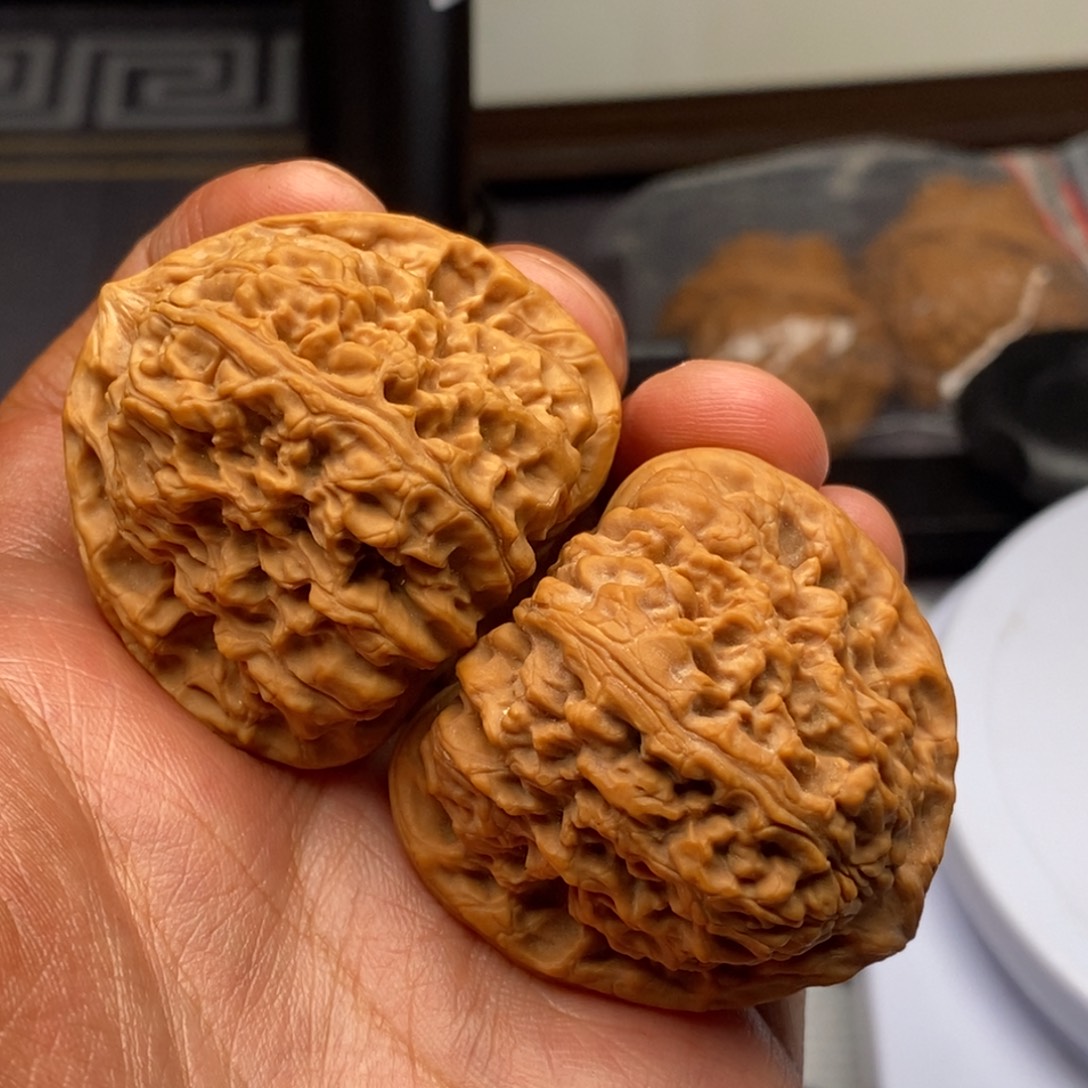 大***面文玩核桃把件三角南疆41尺