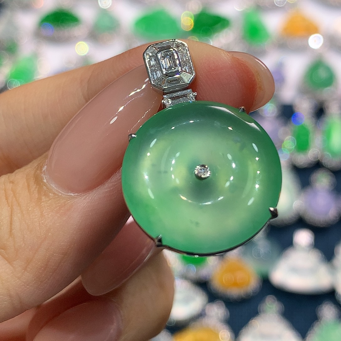 翡翠18K金镶嵌颈饰