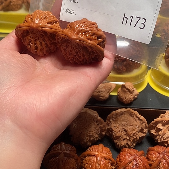 文玩核桃把件真***了蛇蛇