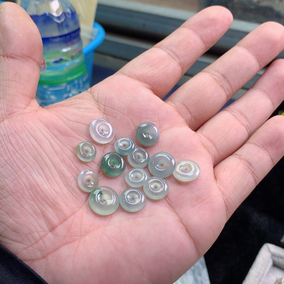 定制翡翠未镶嵌扣子