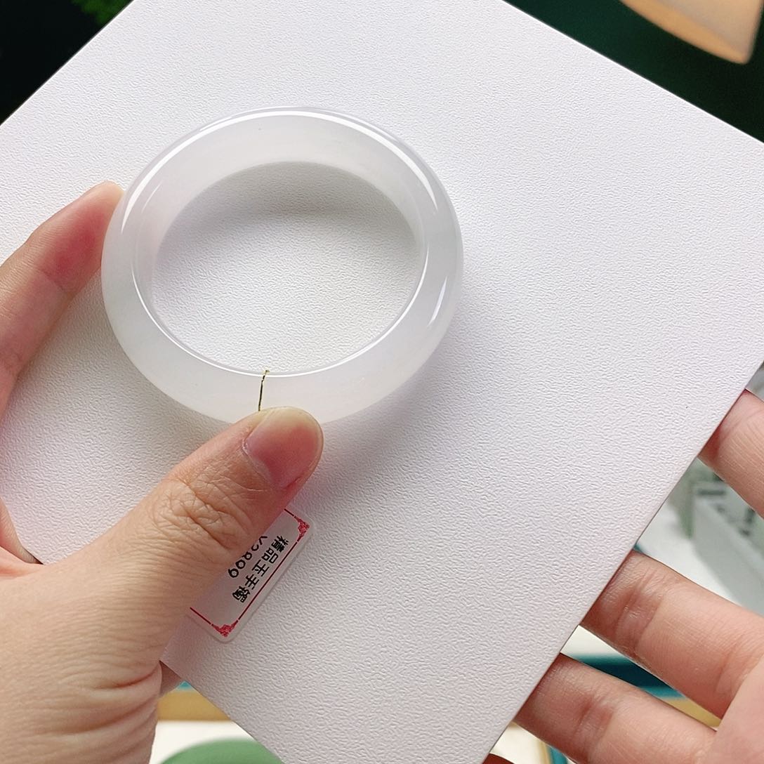 石英质玉未镶嵌手镯50.1