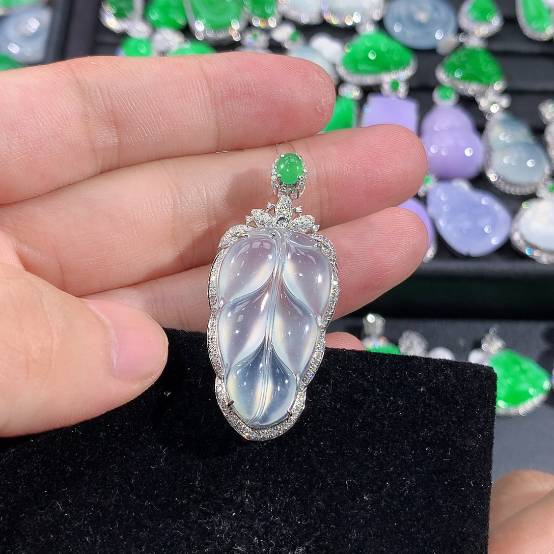 翡翠18K金镶嵌颈饰