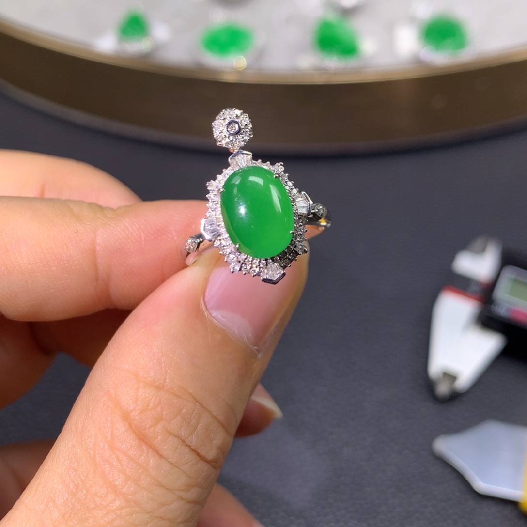 翡翠戒指18K金镶嵌翡翠