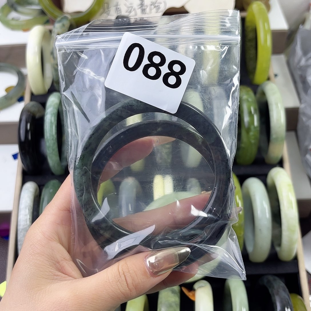 蛇纹石玉手镯未镶嵌梦**妖