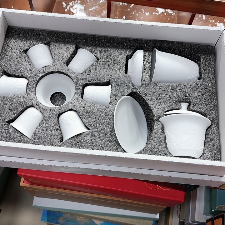 孤品茶具套装等。         