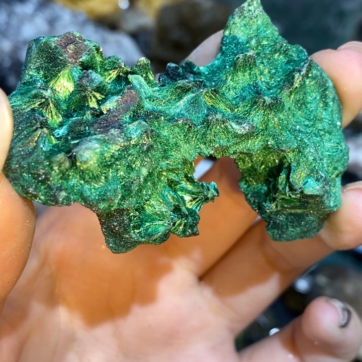 石材半山半海浮空岛孔雀