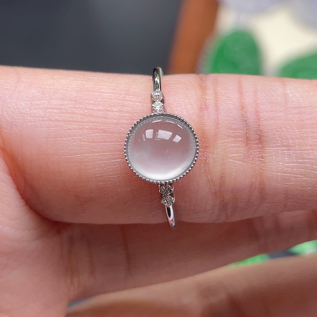 翡翠18K金镶嵌戒指冰蛋面