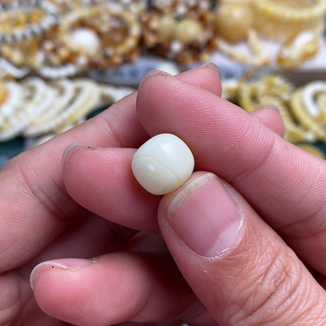 琥珀裸石未镶嵌12.8mm白蜡老型