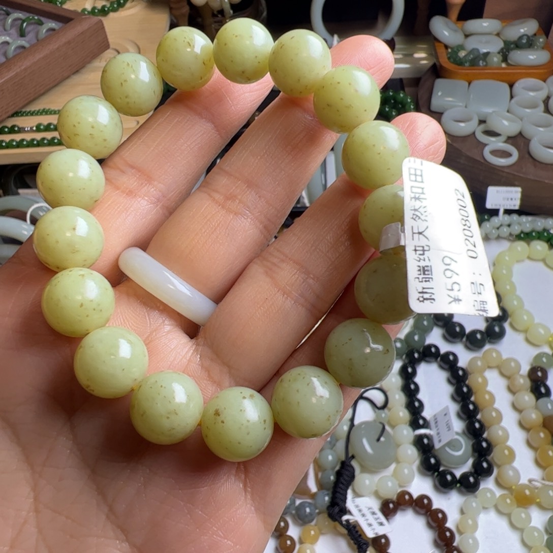 玖***月和田玉未镶嵌手链