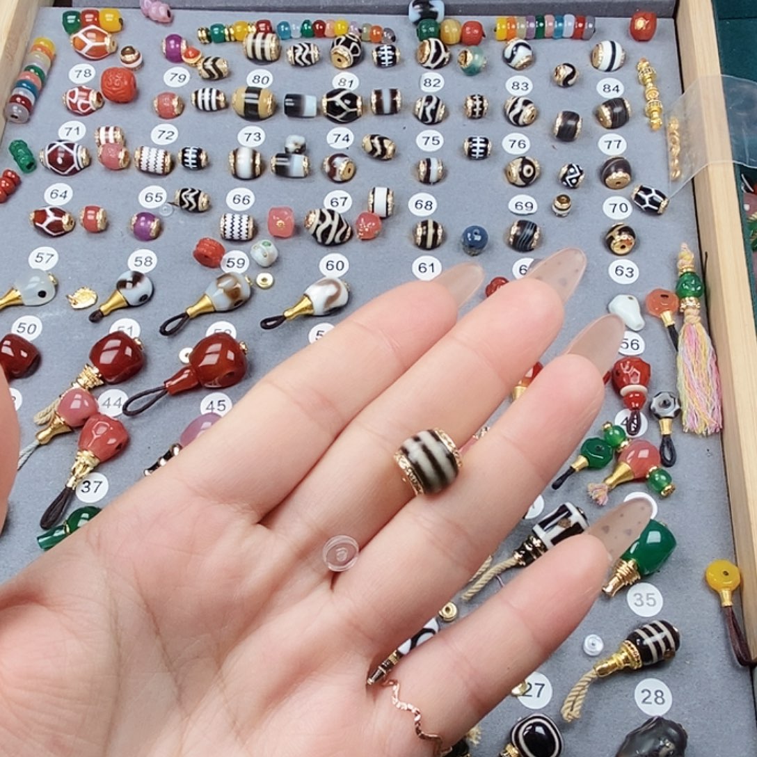 M***n玛瑙/玉髓未镶嵌饰品