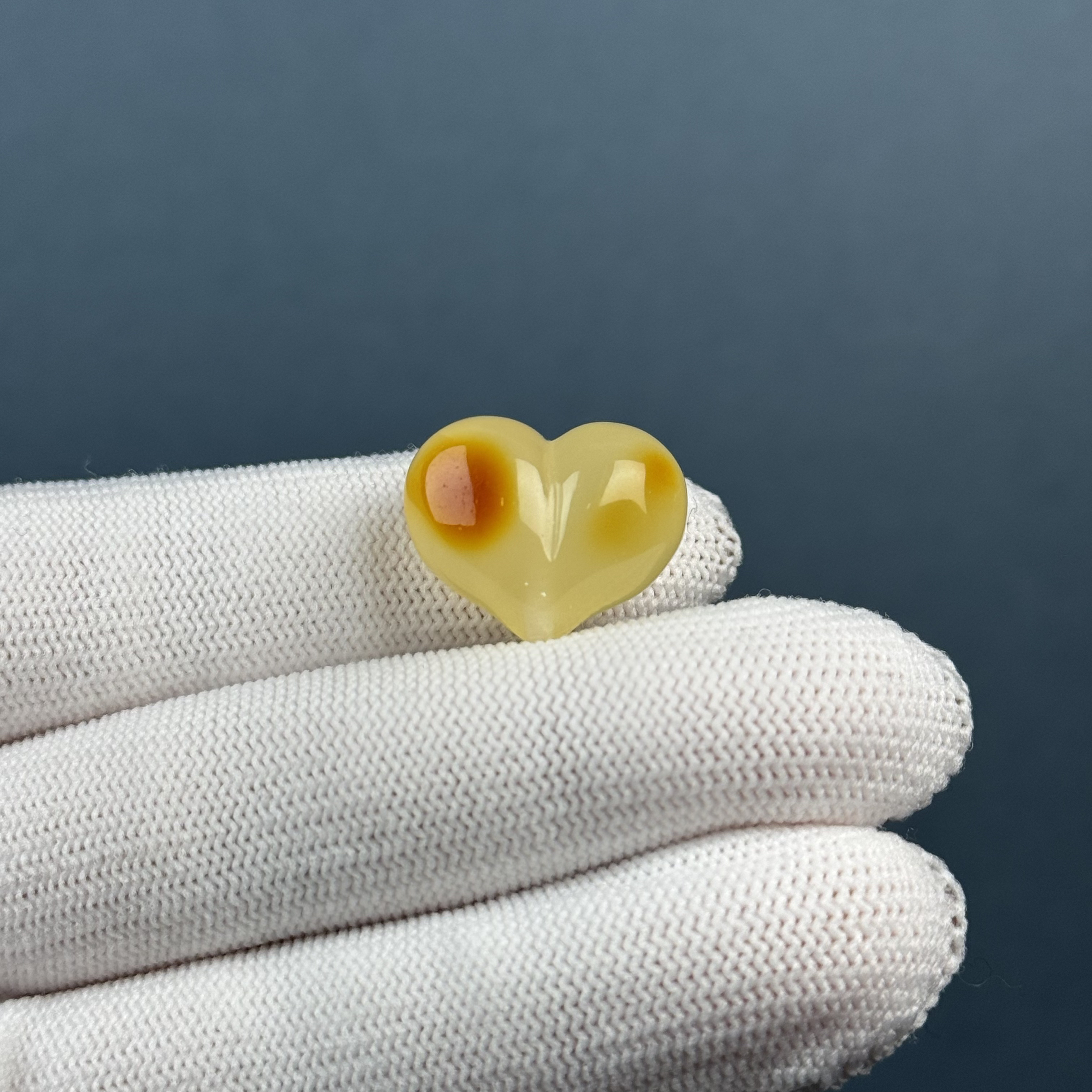 F4593天然原矿蜜蜡 屁桃爱心 20*16*11mm支持复检假一罚十