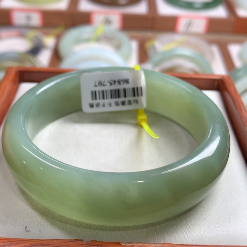 【闪购商品】和田玉手镯未镶嵌58