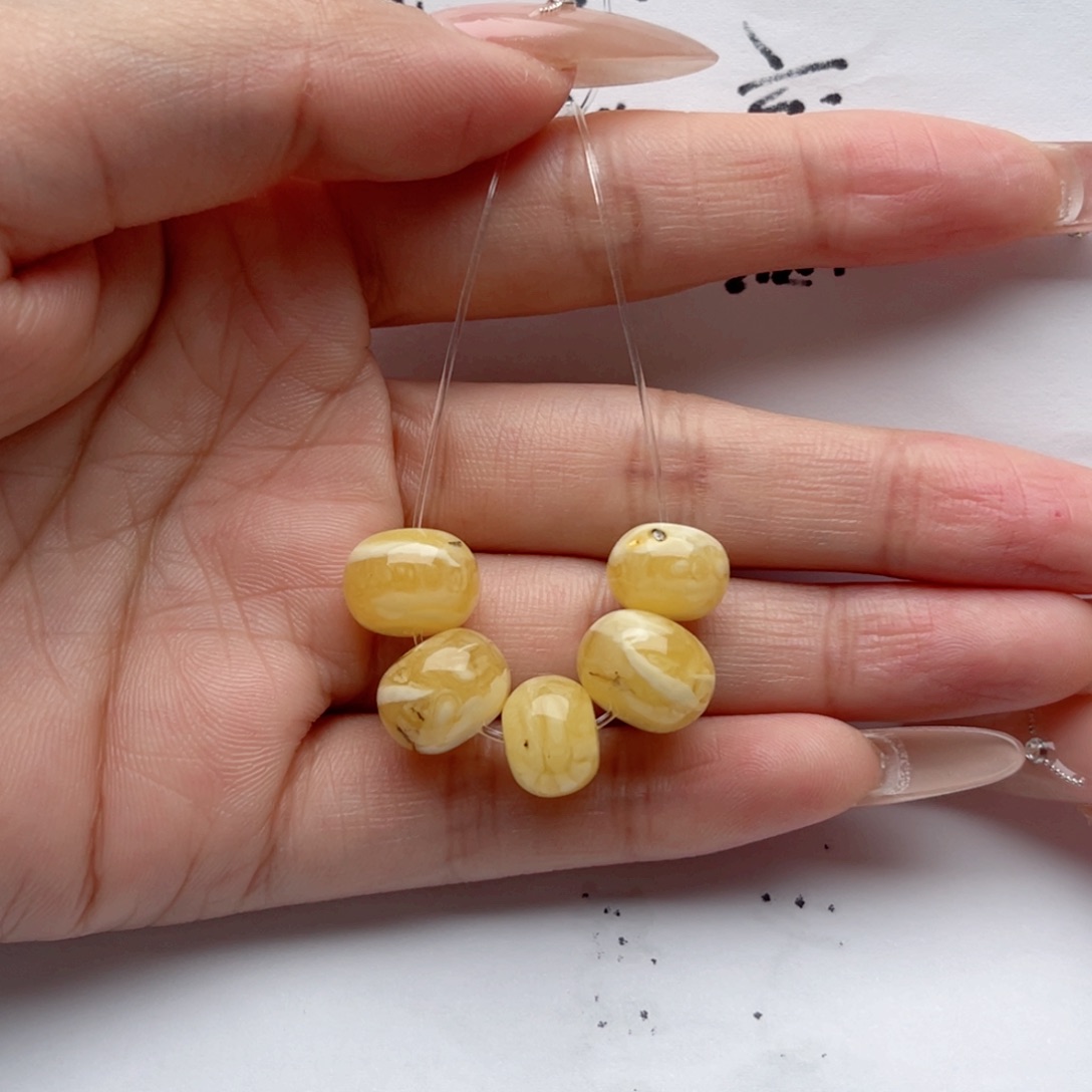 蜜蜡裸石未镶嵌蜜蜡墩子瑕 随机发一个 思思