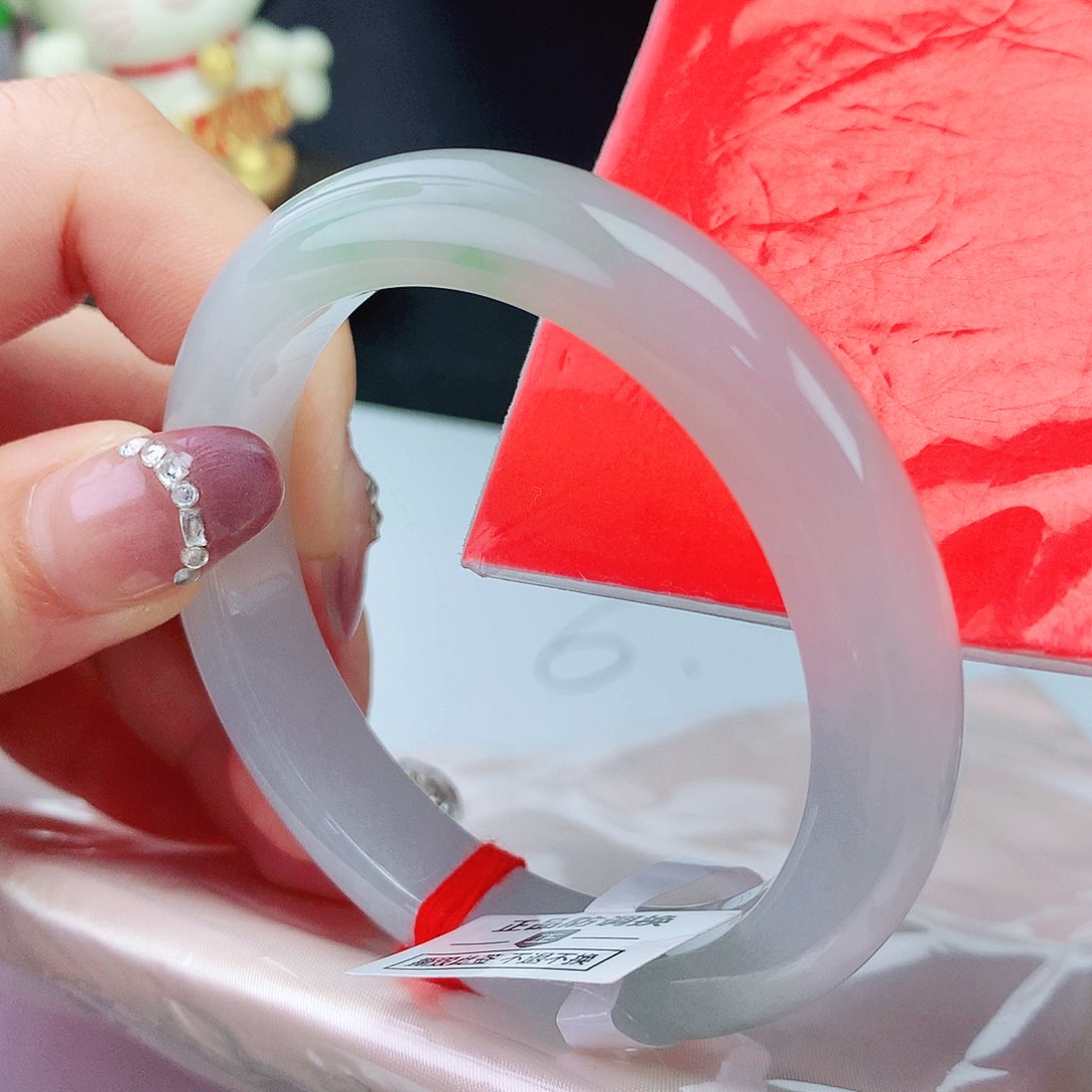 翡翠手镯未镶嵌52圈