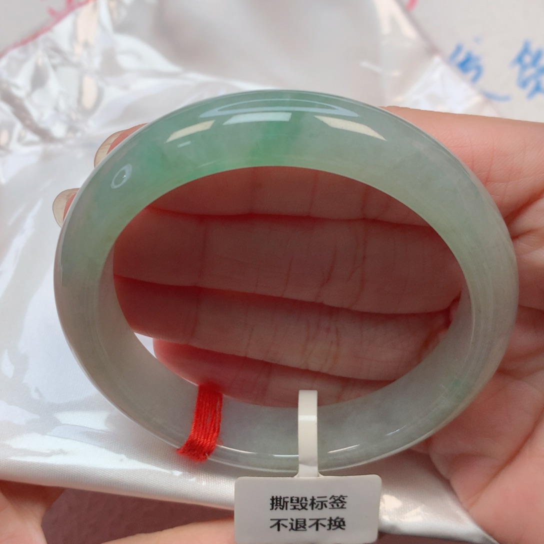翡翠手镯未镶嵌56圈