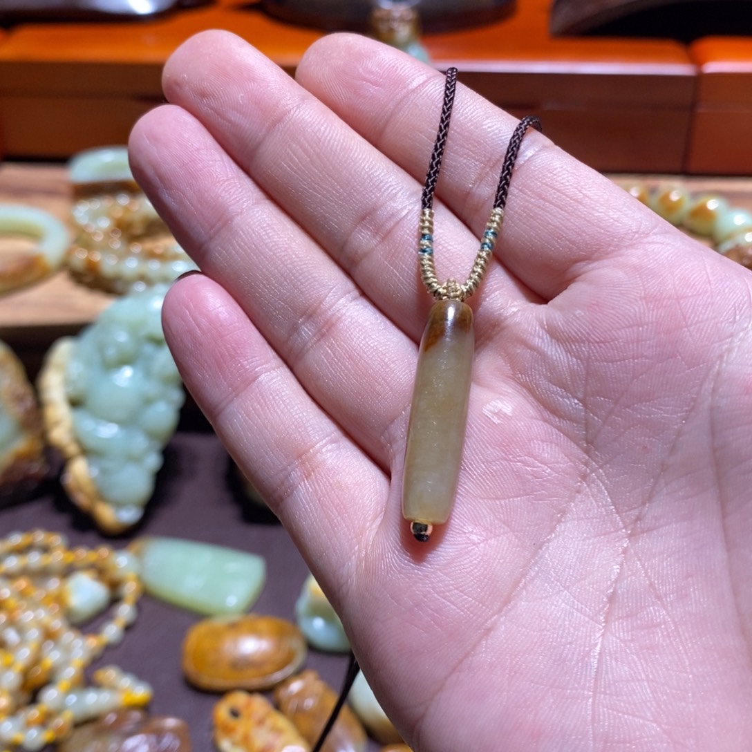 菏***筑岫岩河磨玉（透闪石质玉）未镶嵌珠宝奇石