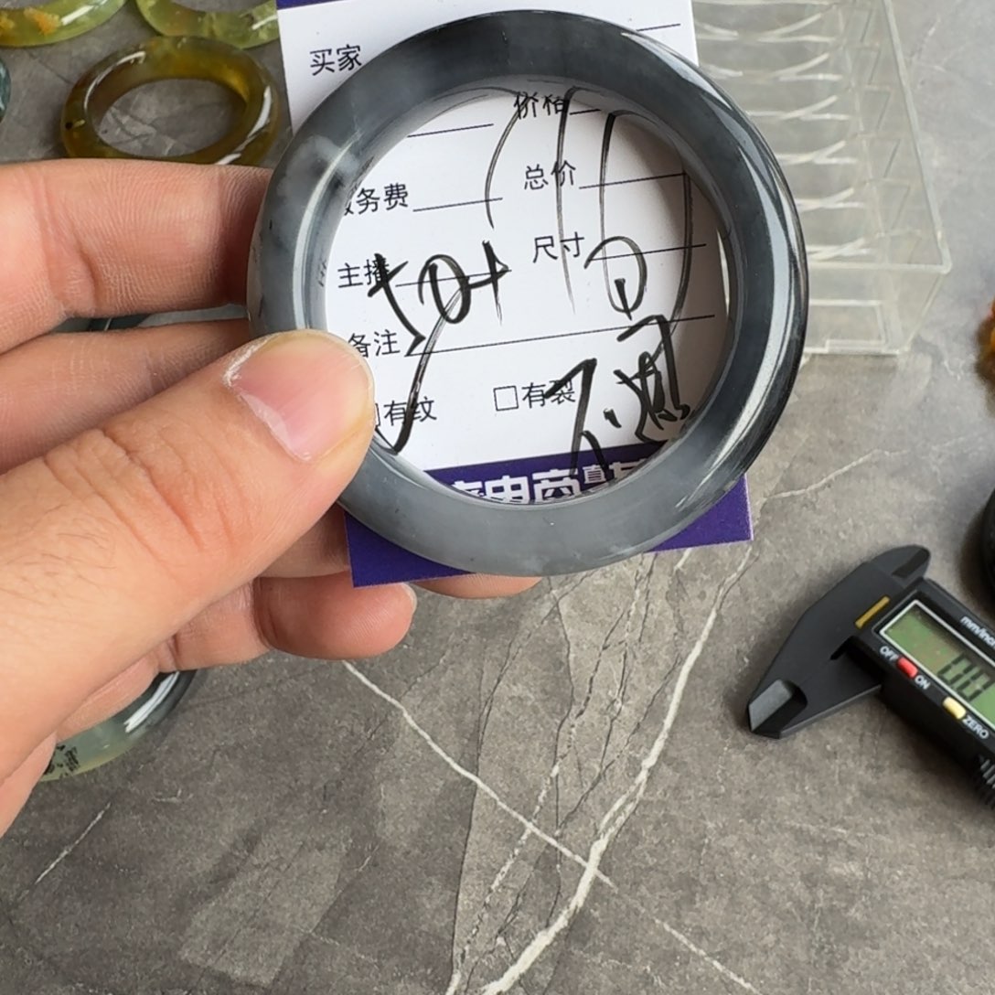 蛇纹石玉手镯合金