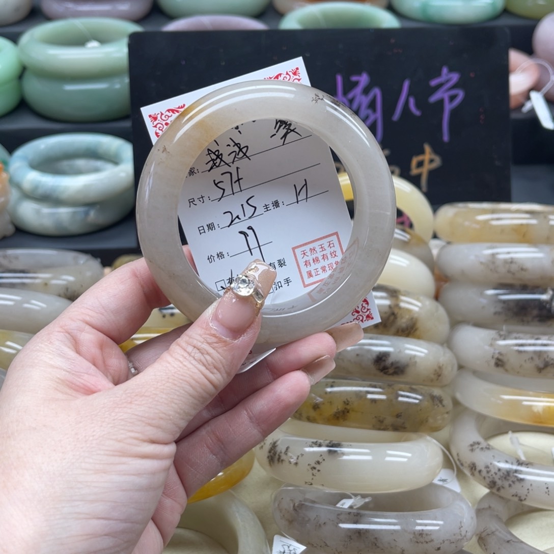 石英质玉我未镶嵌浅**笑