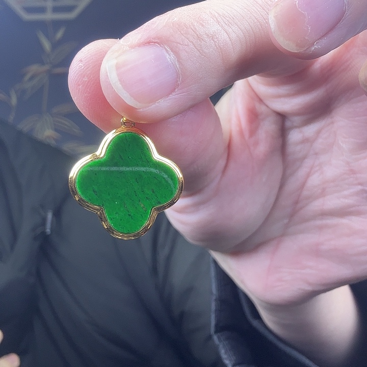 翡翠吊坠(不含链)银S925镶嵌唇***香特价 新年 有白点