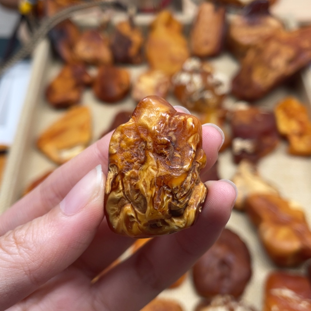 琥珀未镶嵌珠宝奇石