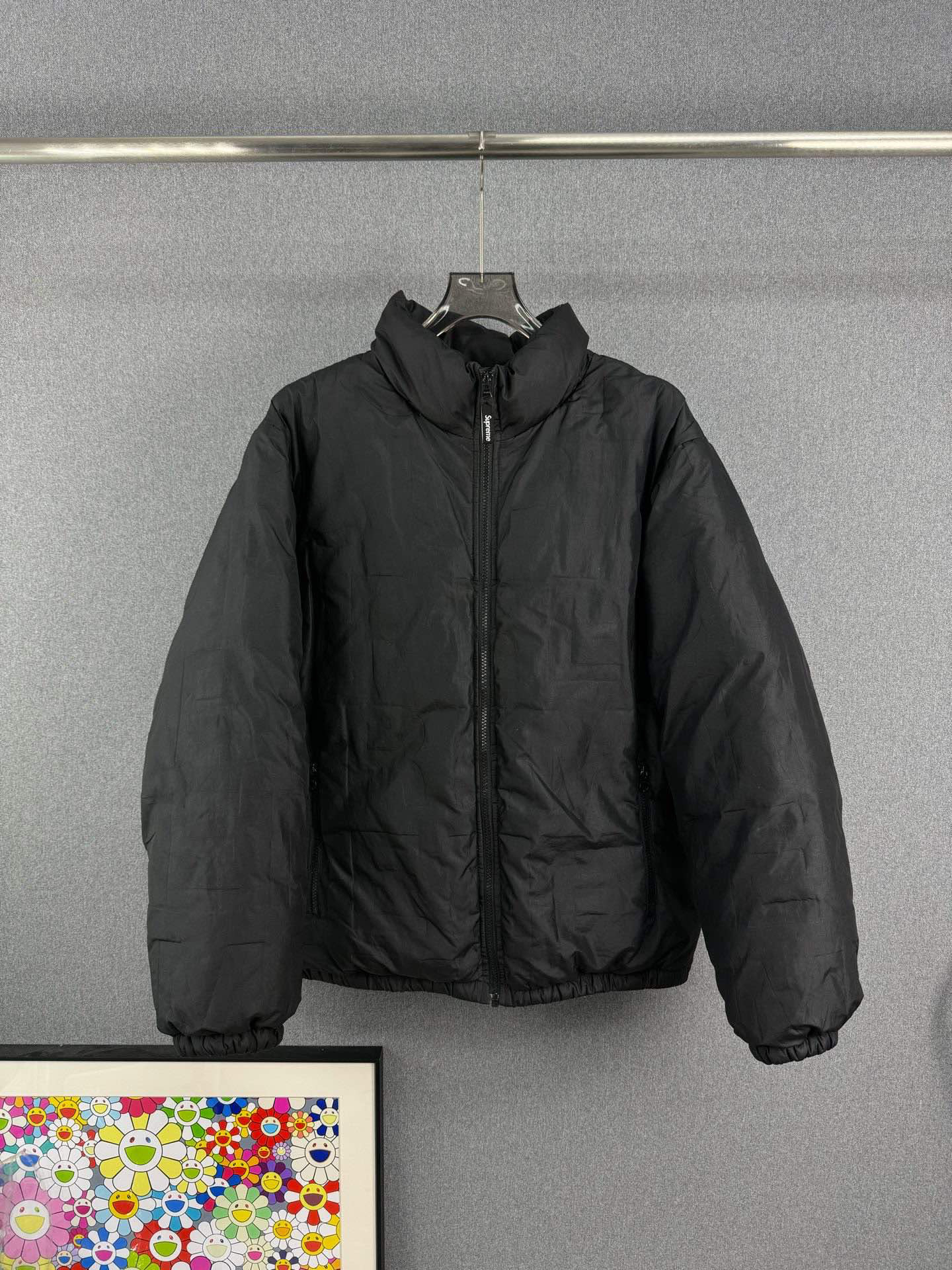 90新 Supreme SUPREME黑色浮雕字母羽绒服 L码 12916