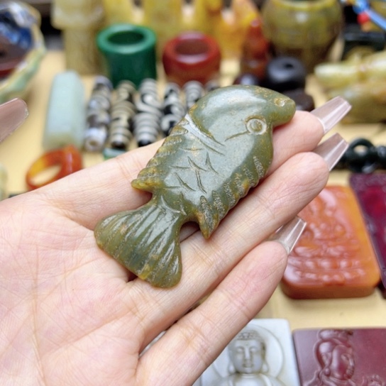 蛇纹石玉未镶嵌颈饰