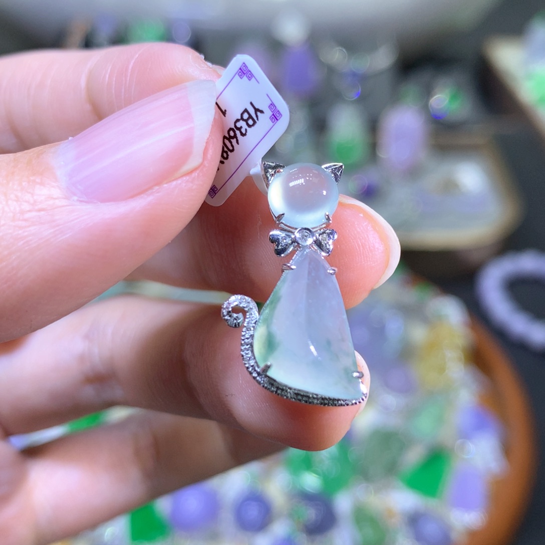 【闪购商品】翡翠颈饰18K金镶嵌翡翠吊坠项链