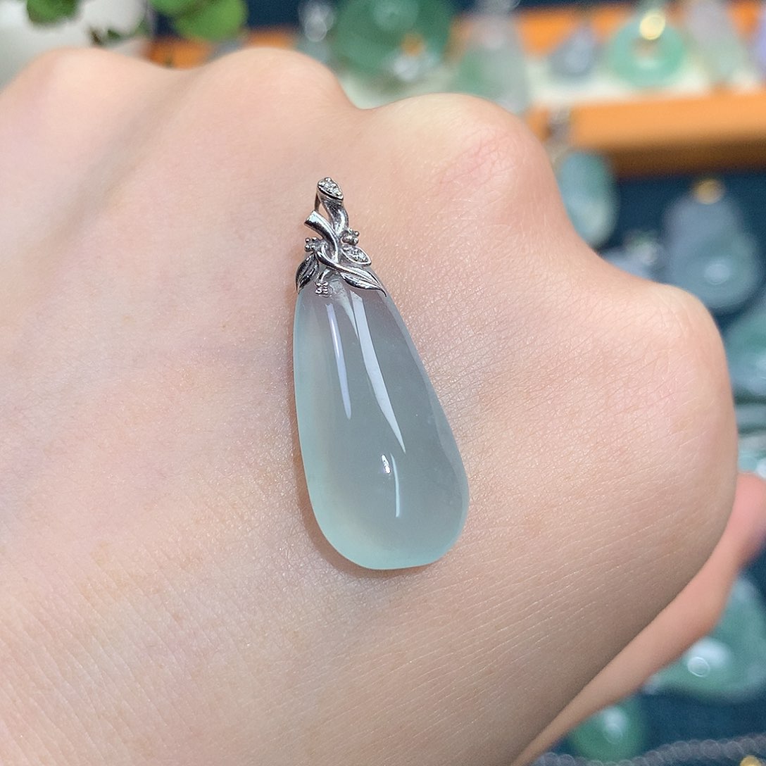 吊坠(不含链)18K金镶嵌翡翠