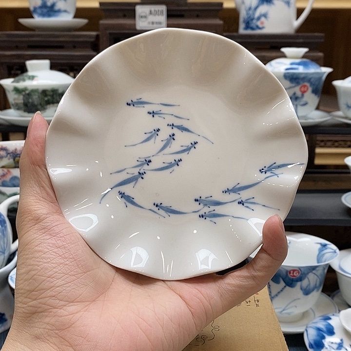 一***一手绘小鱼壶承一个一物一拍釉下彩微瑕福利款