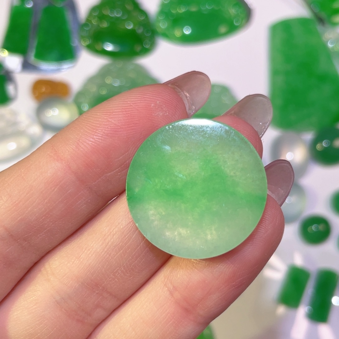 翡翠未镶嵌颈饰裸石