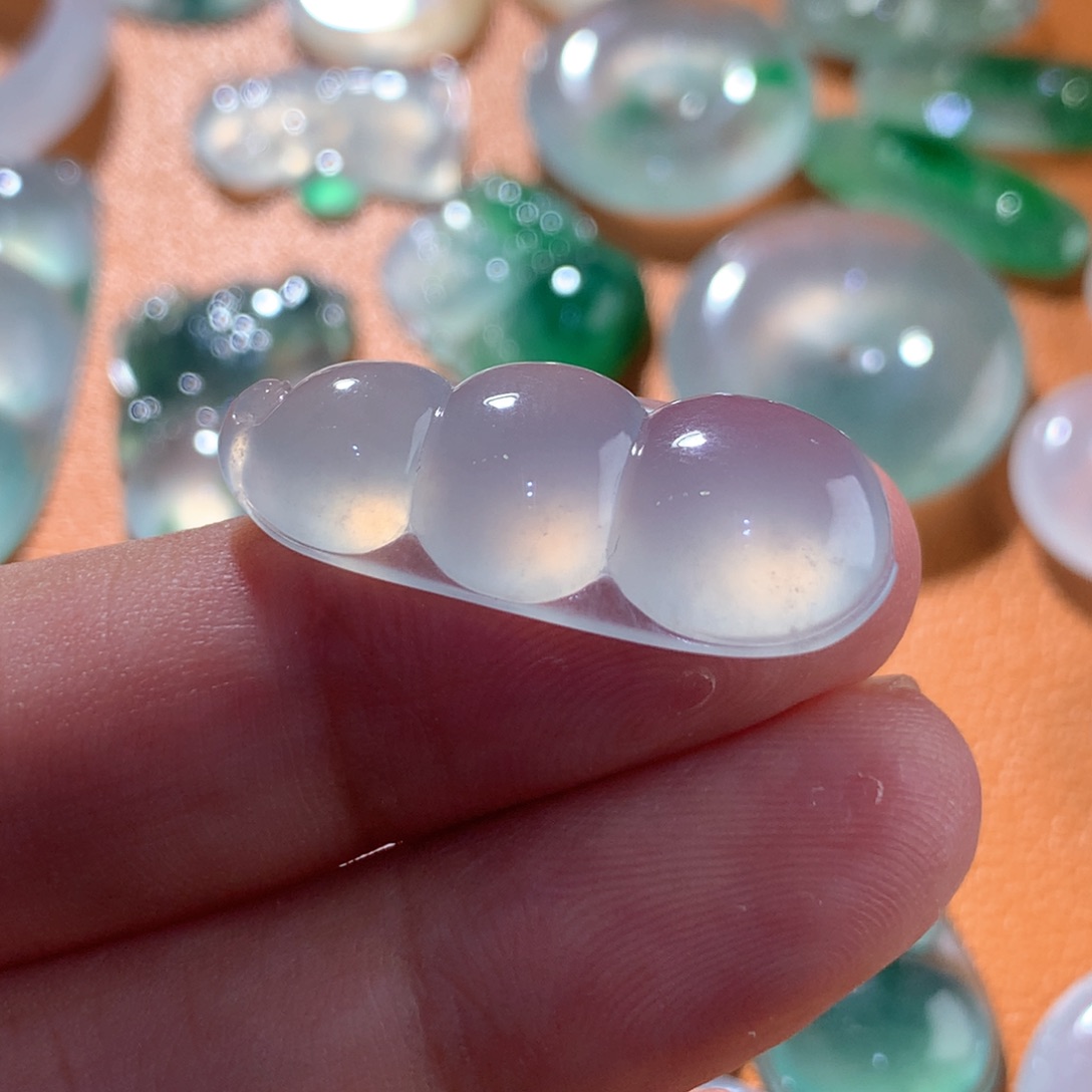 翡翠颈饰未镶嵌缅甸