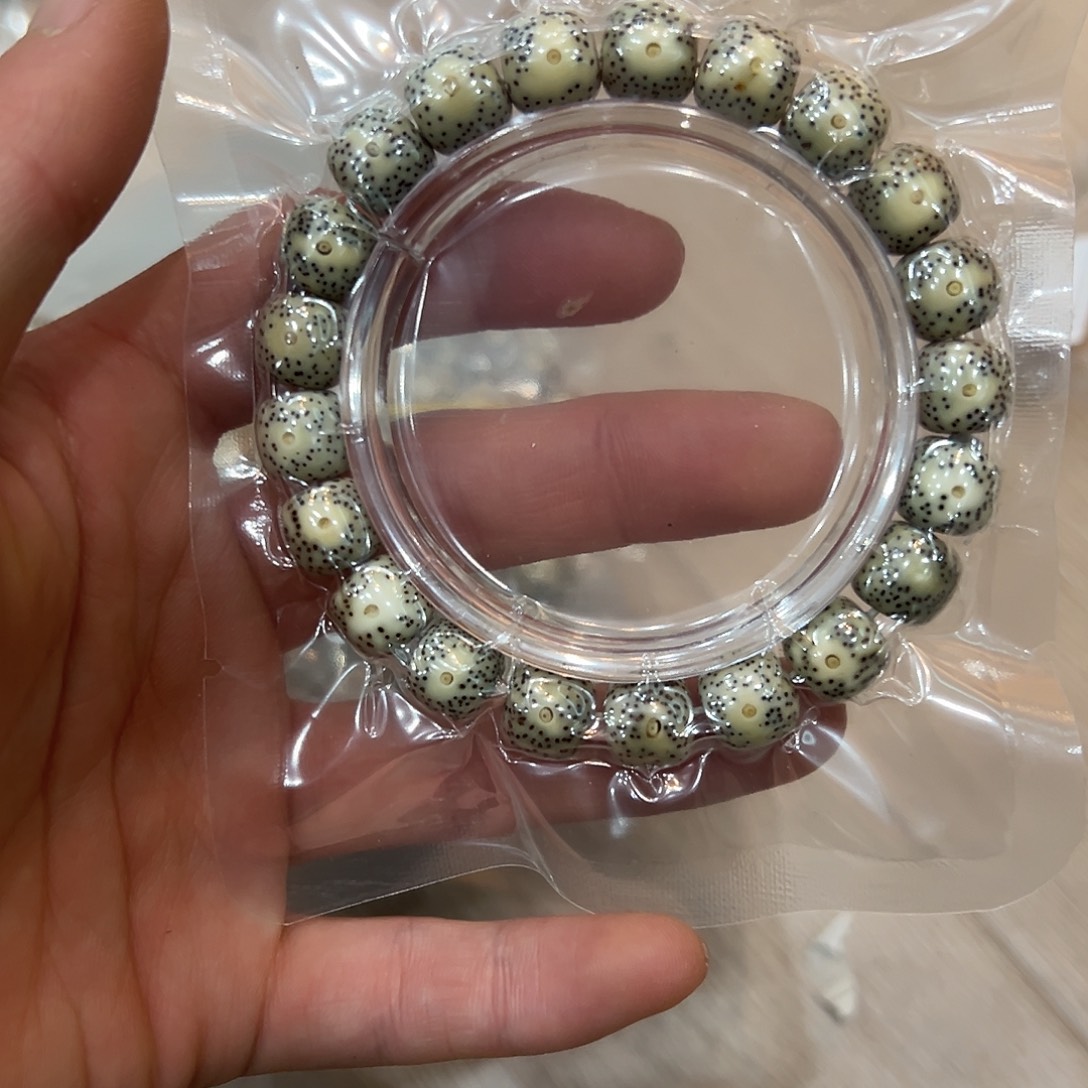 吊坠星月菩提10.5左右，微氧化，013