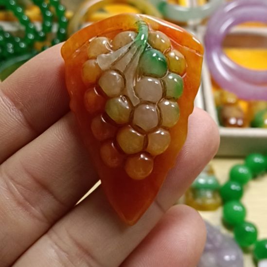 翡翠颈饰未镶嵌翡翠