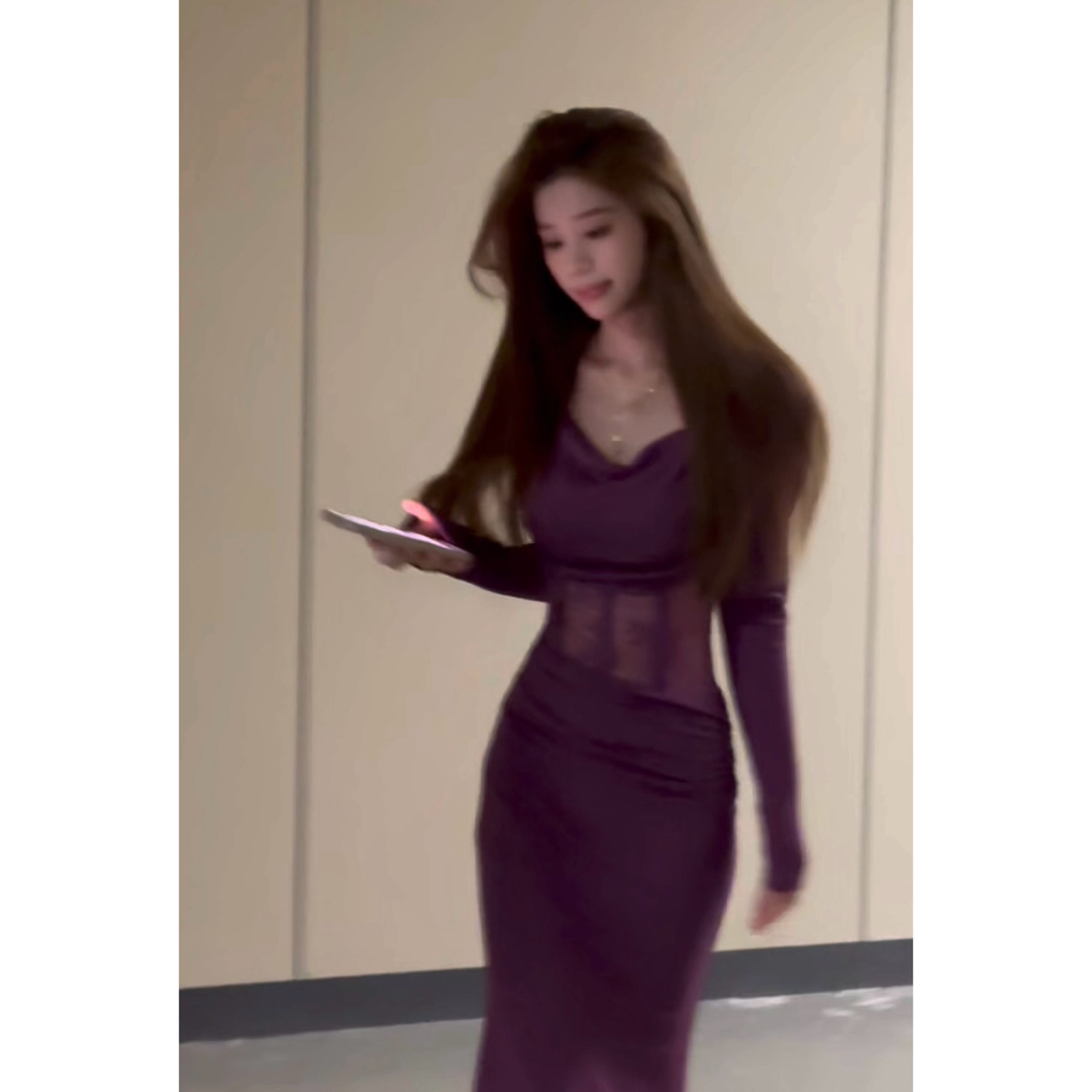 喵喵 ‘紫韵诱人’蕾丝镂空鱼骨长袖连衣裙女秋冬薄绒鱼尾裙 B44