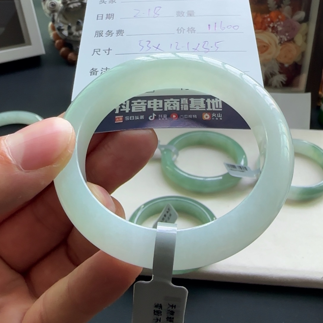 翡翠手镯未镶嵌天然A货翡翠手镯