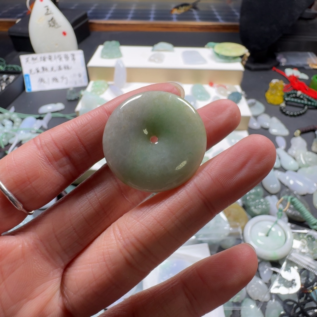 万***成翡翠未镶嵌吊坠(赠链)天然缅甸A货翡翠平安扣吊坠