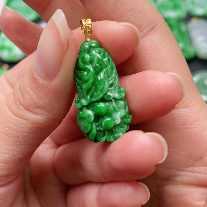 翡翠颈饰未镶嵌吊坠