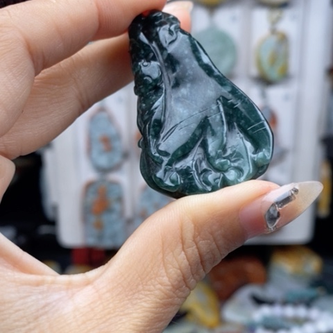 翡翠颈饰未镶嵌翡翠