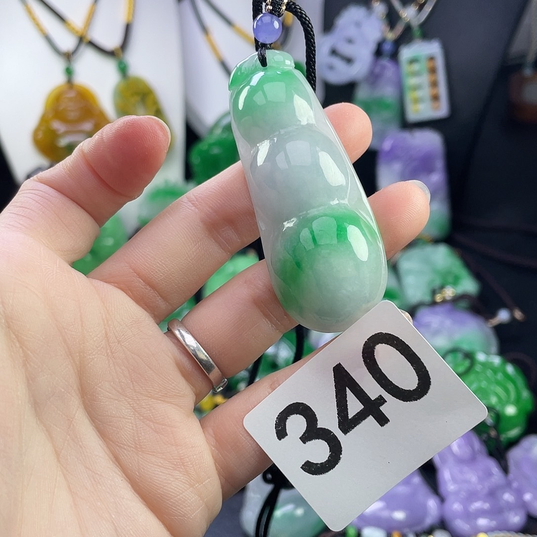 翡翠未镶嵌吊坠(赠链)