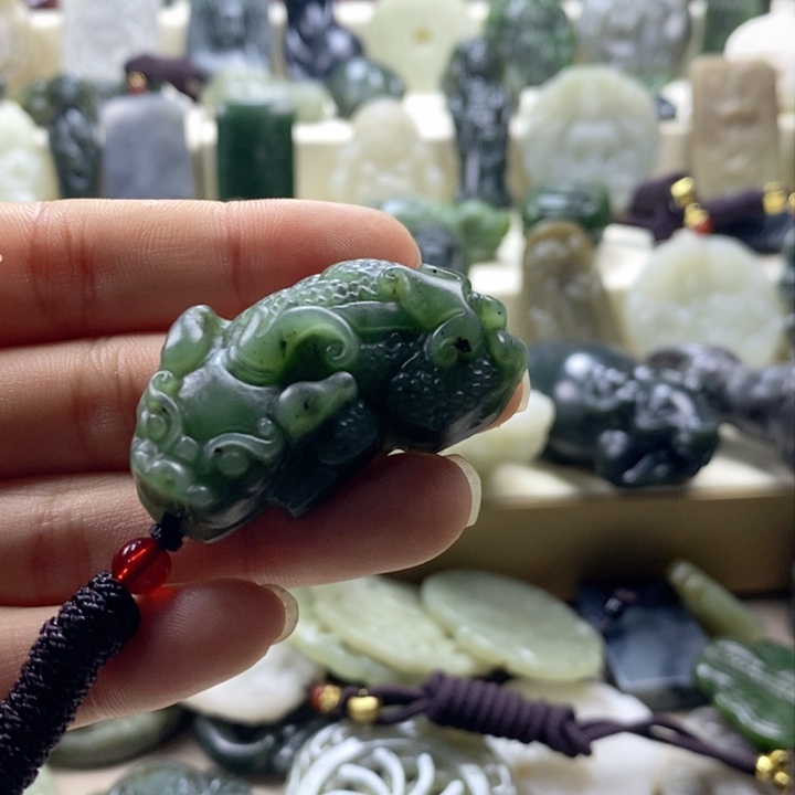 和田玉颈饰未镶嵌