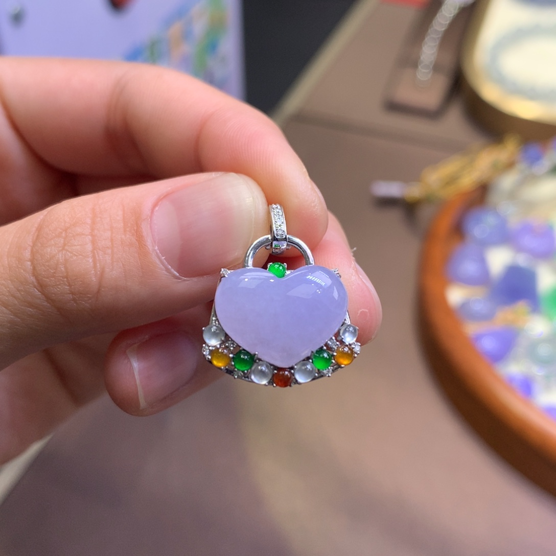 翡翠18K金镶嵌颈饰翡翠