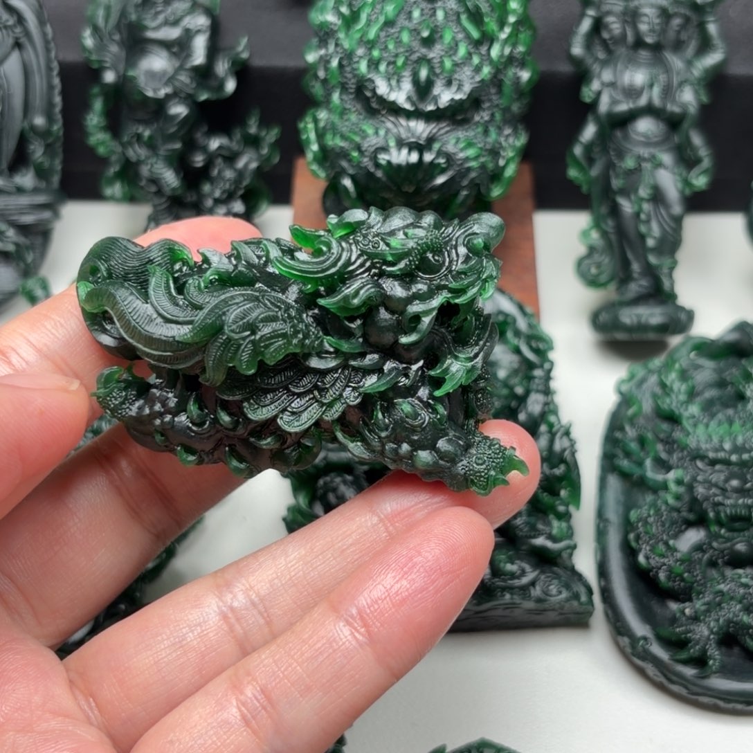 范***⁰定制翡翠未镶嵌貔貅