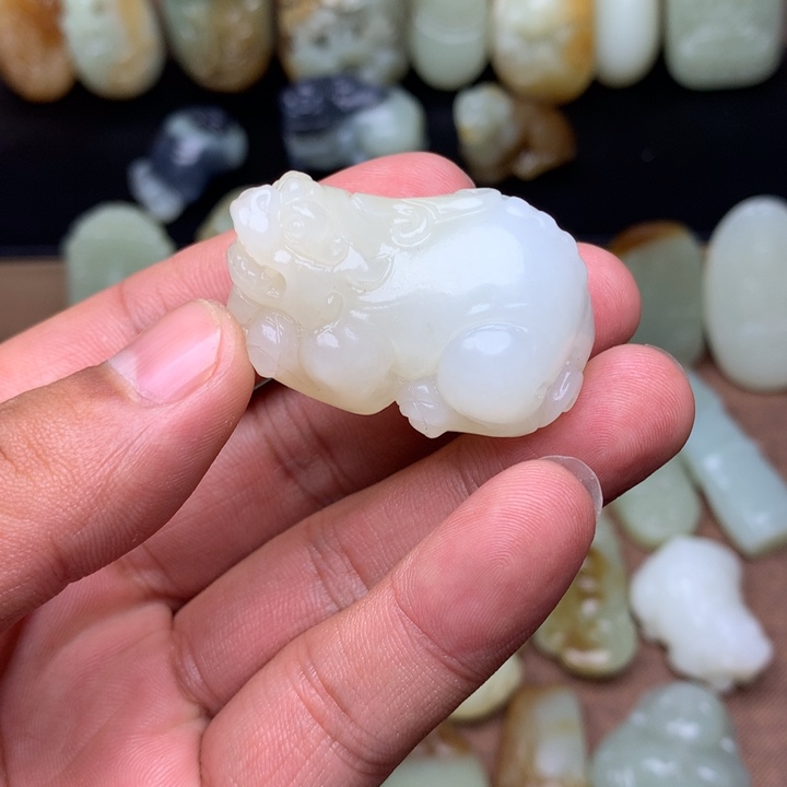 嘻***哈和田玉（糖玉）未镶嵌颈饰