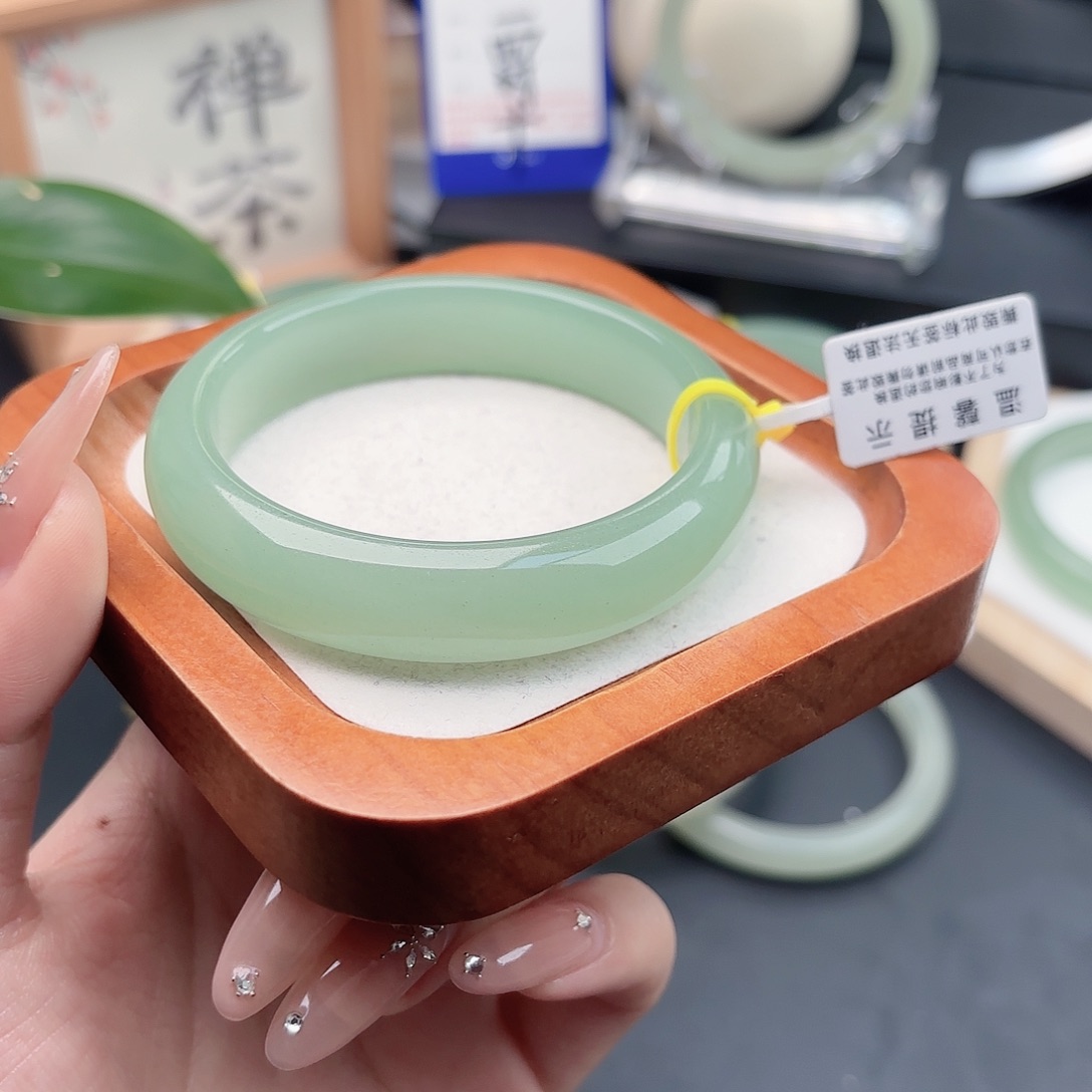 石英质玉未镶嵌手镯