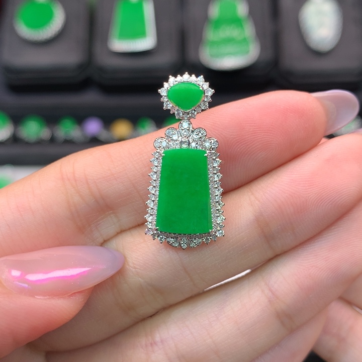 翡翠吊坠(不含链)18K金镶嵌