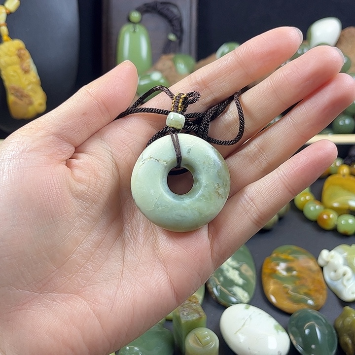 遇***晴岫岩老玉（透闪石质玉）未镶嵌颈饰