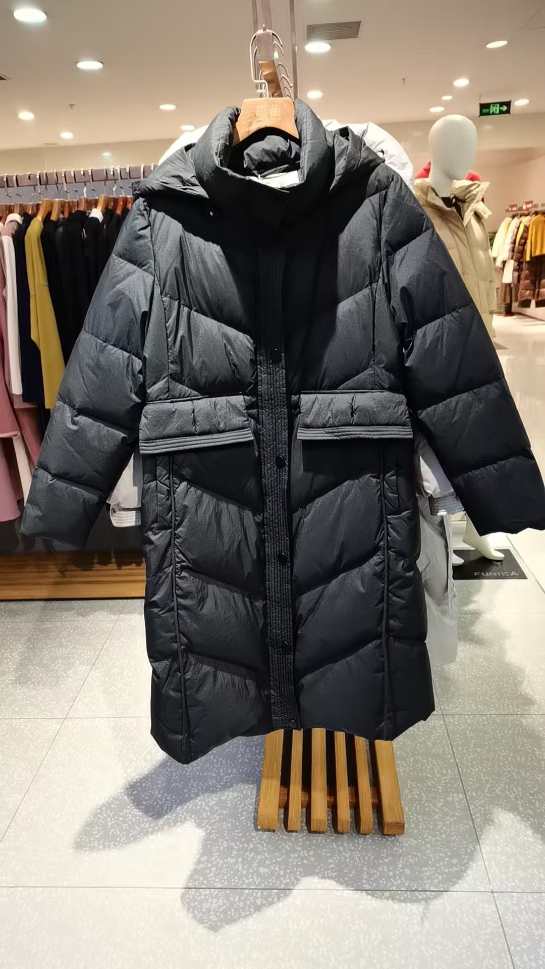 2024羽绒服时尚款女式