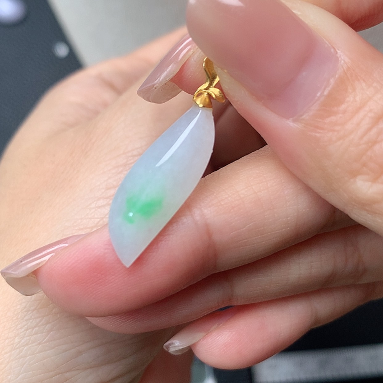 【闪购商品】翡翠吊坠(赠链)18K金镶嵌